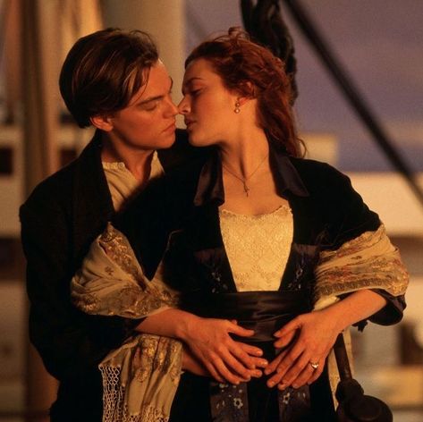 Romantic Kissing Scenes, Leo And Kate, Movie Kisses, Jack Rose, Jack Dawson, Young Leonardo Dicaprio, Titanic Movie, Leo Dicaprio, Epic Fails Funny