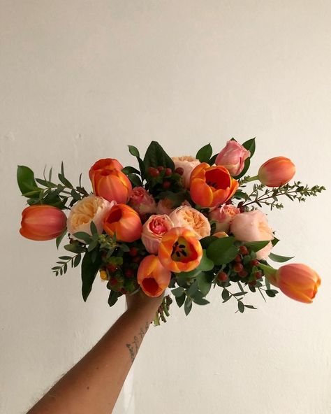 Green And Orange Bridal Bouquet, Tulips As Wedding Flowers, Fall Tulip Bouquet, Orange Blossom Wedding Bouquet, Wedding Color Schemes With Orange, Orange Flowers Arrangements, Fall Peonies Bouquet, Orange Peony Bouquet, Ranunculus Tulip Bouquet