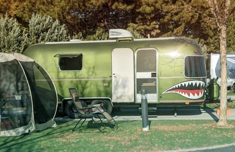 Painting the exterior of your RV is not an easy or quick task. But if you put in the work, you may enjoy the result and savings. Get started here. RV Exterior Paint 101: How Do You Paint the Outside of Your RV? #fulltimerv #fulltimerving #rvfulltime #rvexteriorpaint #rvpaint #rvrenovation Diy Rv Paint Exterior, Rv Exterior Paint, Paint Rv, Rv Exterior, Rv Repair, Deck Paint, Diy Rv, Diy Camper Remodel, Automotive Paint