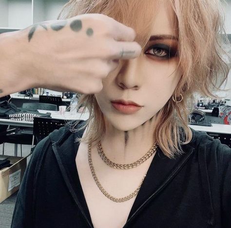 Ruki Gazette, The Gazette Ruki, Visual Kei Aesthetic, Gazette Ruki, The Gazette Band, Vkei Bands, Ruki The Gazette, Kei Visual, Goth Boy