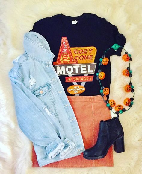 Disney Park Outfit, Teen Crop Tops, Disneybound Outfits, Disney Trip Outfits, Disney Fits, Disney Themed Outfits, Cute Disney Outfits, Cars Disney, Disney World Outfits