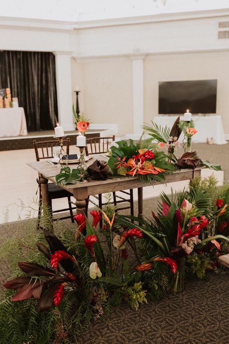 We love the fresh summer elements these gorgeous tropical bouquets brought to this reception decor | Image by Sydney Noelle Photography Tropical Ceremony Aisle, Tropical Pelamin, Tropical Wedding Reception Decor, Pelamin Tunang, Casino San Clemente, Ceremony Styling, Summer Elements, Summer Reception, San Clemente Wedding