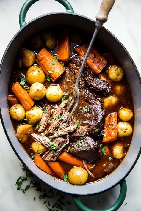 Easy Sunday Dinner Ideas Families, Pot Roast Easy, Sunday Dinner Ideas Families, Easy Sunday Dinner Ideas, Easy Sunday Dinner, Pot Roast Seasoning, Braising Recipes, Crockpot Pot Roast, Sunday Dinner Ideas