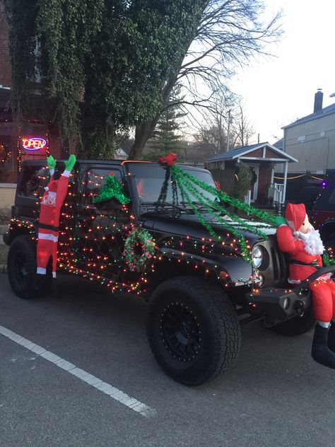 Jeep Decorated For Christmas, Christmas Car Decor Ideas, Grinch Jeep Decorations, Christmas Jeep Decorations For Parade, Jeep Decorations For Christmas, Jeep Wrangler Christmas Decorations, Christmas Jeep Decorations, Decorate Jeep For Christmas, Jeep Wrangler Christmas