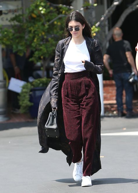 Burgundy Trousers Outfit, Long Duster Coat, Burgundy Trousers, 1 June, London Outfit, Muslim Fashion Hijab, Hadid Style, Olivia Palermo, Girls Wardrobe