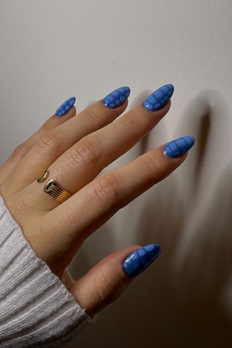 aesthetic croc nails aesthetic nail inspiration snake nails inspo spring 2023 nail inspo Almond Nails Croc Print, Blue Croc Nails, Blue Croc Print Nails, Hybrid Nails Inspiration, Blue Crocodile Nails, Blue Snake Print Nails, Blue Snake Nails, Blue Snake Skin Nails, Blue Crocodile Acrylic Nails