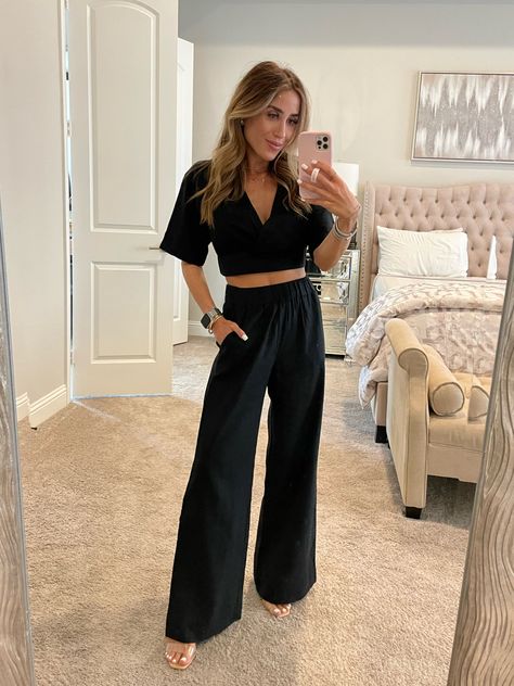 Pants With Crop Top Outfit, Crop Top Outfit, Wide Legged Pants, Black Linen Pants, Black Flare Pants, Crop Top Set, Black Flare, Crop Top Outfits, Black Linen