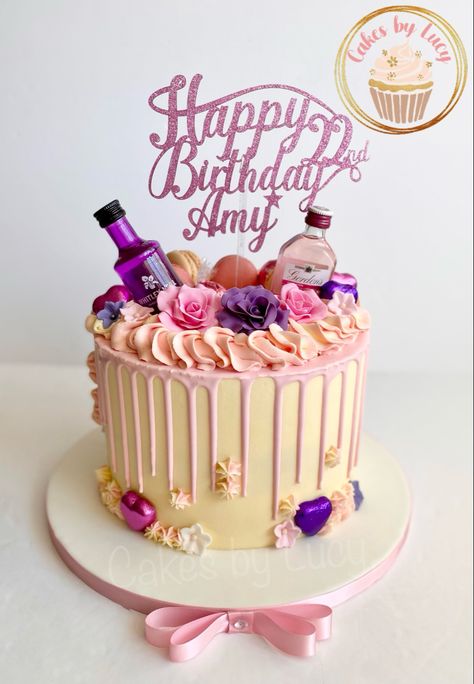 Pink drip cake with miniature gins Gin Themed Birthday Cake, Gin Cake Design, Gin Cake, Pink Drip Cake, Alcohol Birthday Cake, 60th Cake, 80 Birthday, 80 Birthday Cake, 21st Birthday Cakes