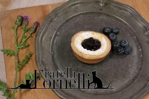 Creamy magic tartlets with blueberry filling, from the motion picture "Brave" Merida Cake, Brave Cakes, Blueberry Filling, Disney Dishes, Disney Inspired Food, Tartlets Recipe, Disney Dinner, Dessert Recipies, Birthday Desserts