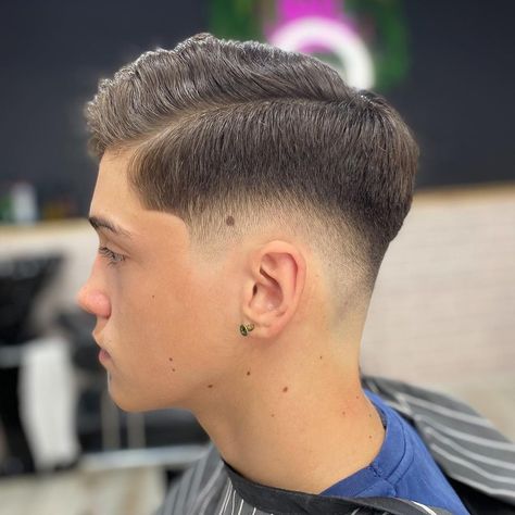 Midfade Hairstyle Men, Haircuts For Men 2022, Asian Men Short Hairstyle, Best Short Haircuts For Men, 2022 Hairstyles, Popular Mens Haircuts, Stylish Mens Haircuts, Short Haircuts For Men, Undercut Fade