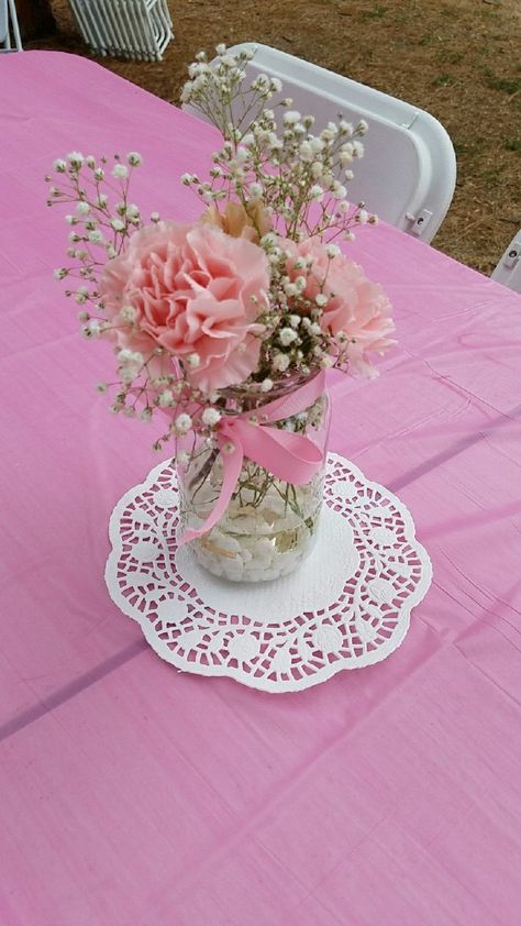 Clear Vases With Flowers, Pink Bridal Shower Ideas Decoration Simple, Pink Floral Centerpieces Birthday, Centerpieces For Party Pink, Baby In Bloom Centerpieces Diy, Simple Pink Centerpieces, Pink Centerpieces Birthday, Wedding Mason Jar Ideas, Simple Flower Centerpieces