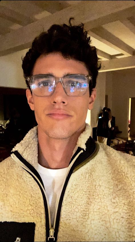 Blonde Hair Aesthetic, Blonde Hair Cartoon, Guys Aesthetic, Xavier Serrano, Nerdy Guys, White Guy, Boa Constrictor, White Guys, Medium Curly