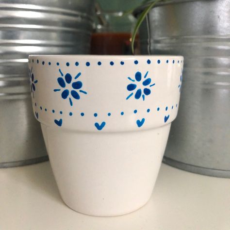 Pottery Painting Inspo Plant Pot, Mamma Mia Pottery Painting, Mini Pot Painting Ideas, Pot Painting Ideas Easy, Greek Pottery Designs, Macetas Aesthetic, Plant Pot Painting Ideas, Reference Things, Painting Pots