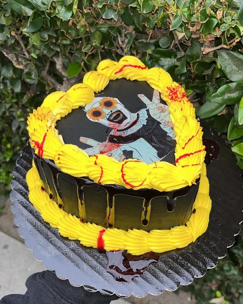 Art the clown 6” I made for @babygbakes 🩸🔪🤡 Artwork by @_inkededges - - - - #art #arttheclown #terror #terrier #terrifier2 #spooky #halloween #halloweenlover #cake #halloweencake #fyp #viral #viralpost #viralvideos #cake-decorating #cakedesign #cakedecorator #smallbusiness Horror Birthday Cakes, Friday The 13th Cake, Spooky Birthday Cake, Horror Cakes, Horror Cake, Clown Cake, Art The Clown, Creative Birthday Cakes, Creative Birthday