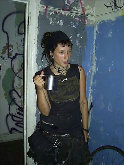 Tea time 2010 Punk Aesthetic, Hippie Punk Outfits, Gutter Punk, Folk Punk, Punk Culture, Crust Punk, Apocalyptic Fashion, Punk Aesthetic, Punk Girl