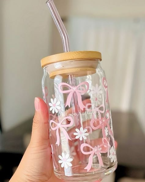 Cute Cups Designs, Floral Glass Cup, Cute Glass Cup Designs, Coffee Glass Cup Design, Diy Glass Cups, Cup Designs Ideas, Custom Glass Cups, Cute Tumbler Cups, Beer Can Glass Design