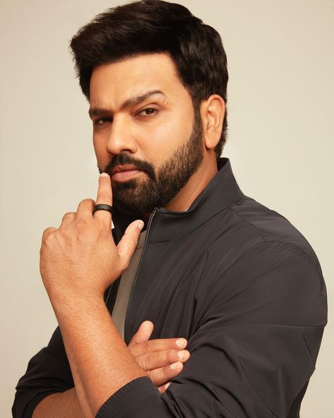 Rohit Sharma in the 'FITTR with Squats' Photo-shoot 💥 #cricket #rohitsharma #TeamIndia Virat Kohli Instagram, Cricket Update, India Win, Ravindra Jadeja, Drawing People Faces, Rohit Sharma, We Are Best Friends, Asia Cup, Royal Challengers Bangalore