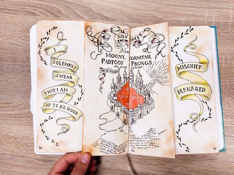 Harry Potter Marauders Map Drawing, Harry Potter Journal Pages, Harry Potter Bujo, Harry Potter Bullet Journal, The Marauders Map, Harry Potter Notebook, Harry Potter Scrapbook, Harry Potter Journal, Harry Potter Travel