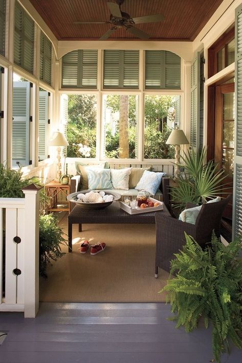 cozy porch - although maybe not floor lamps? Paper lanterns/morrocan lamps might be cool? Sunroom Idea, Southern Porch, Sunroom Decor, Ruang Tamu Outdoor, Enclosed Porch, Beach Cottage Style, Outdoor Living Room, Cool Ideas, Screened Porch