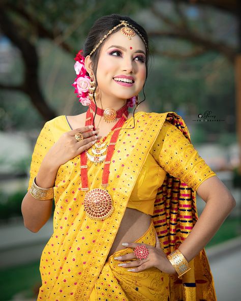 Assamese Bride, Haldi Poses For Bride, Indian Bridal Photos, Bride Poses, Bridal Photoshoot, Bridal Photos, Bride Look, Wedding Poses, Indian Bridal