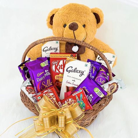 Womens Day Gift Ideas, Anniversary Gift For Friends, Online Birthday Gifts, Hamper Gift Basket, Surprise Birthday Gifts, Friend Anniversary, Chocolate Hampers, 1 Year Anniversary Gifts, Cute Valentines Day Gifts