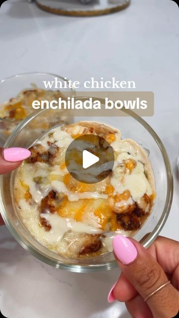 MaKayla Kim Thomas on Instagram: "The way I could eat these every day 😮‍💨😮‍💨   You can bake these OR microwave—I usually just bake all at once and then microwave to reheat throughout the week! Add lettuce, pico, salsa, etc. whatever YOU like ✅   White chicken enchilada roll ups are in my Balanced Bites cookbook! Available at makaylathomas. com  If you’re tired of guessing, ordering out, or eating the same bland meals on repeat—check out my digital cookbooks + fitness plans 💖 makaylathomas . com   #mealprep #healthymeals #mealideas #highprotein #lowcarb #lunchideas #dinnerideas #easymeals #enchiladabowl #mealprepbowls" Healthy Enchilada Bake, Hamburger Bowl Meal Prep, Mexican Chicken Meal Prep, Chicken Enchilada Bowl Healthy, Makayla Thomas Snacks, Chicken Enchilada Meal Prep Bowls, Makayla Thomas Meal Prep, Meal Prep Enchilada Bowl, High Protein Low Carb Meal Prep Lunches