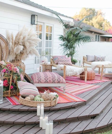 Beautiful raised patio deck with layered pink rugs and floor cushions. Small Sunroom, Bohemian Patio, Summer Porch Decor, Outside Living, Outdoor Rooms, Outdoor Design, My New Room, 인테리어 디자인, Patio Decor