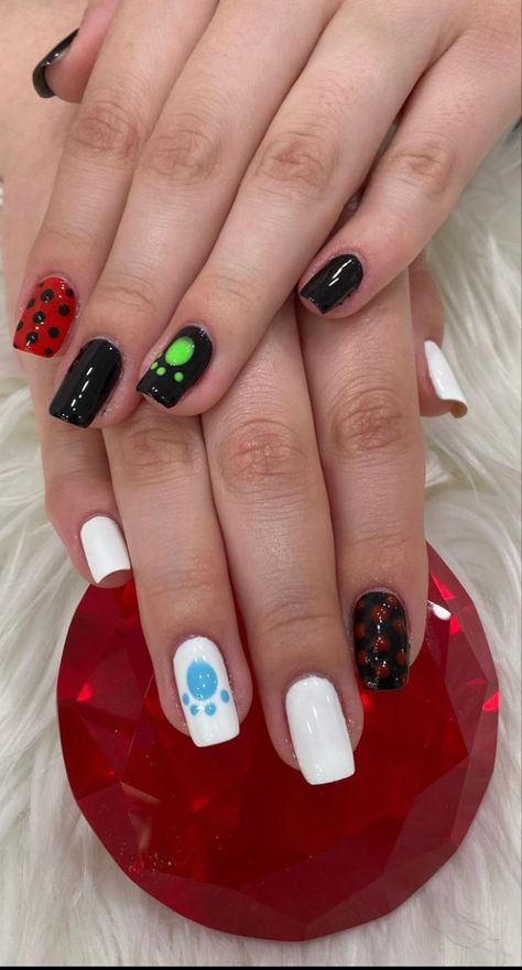 miraculous Miraculous Ladybug Nail Designs, Mlb Nails, Miraculous Ladybug Nail Art, Miraculous Ladybug Nails, Ladybug Nail Art, Superhero Nails, Miraculous Ladybug And Chat Noir, Ladybug Nails, Ladybug And Chat Noir