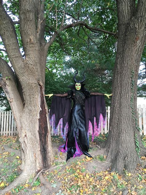 Staff Tutorial, Maleficent Costume Diy, Maleficent Halloween Costume, Maleficent Makeup, Maleficent Halloween, Costume Closet, Movie Halloween Costumes, Maleficent Costume, Kids Costumes Girls