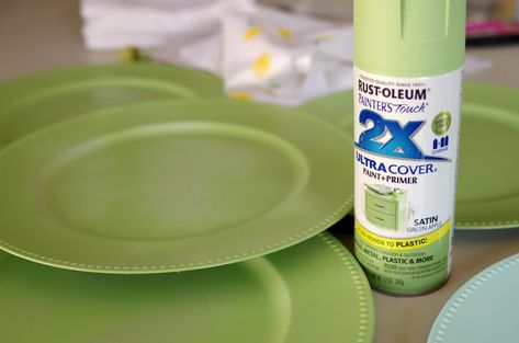 Make your tablescape pretty with chargers that match your dishes. I'll show you how to paint plastic dollar store chargers for a pretty tablescape. Charger Plates Diy, How To Paint Plastic, Charger Plates Decor, Charger Plate Crafts, Paint Trees, Spray Paint Plastic, Diy Chargers, Paint Plastic, Rustic Easter