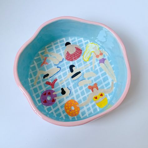 Boho Pottery Painting, Closed Form Ceramics, Pottery Painting Patterns, Pottery Painting Pasta Bowl, Ceramic Pottery Bowl, Pottery Painting Funny, Pasta Bowl Pottery Painting, Bowl Ceramic Painting, Painting Bowl Ideas