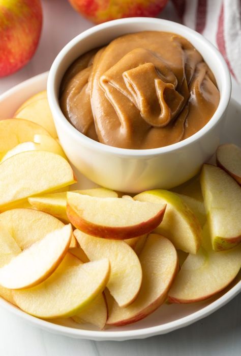 Cream Cheese Caramel Apple Dip, Creative Easter Desserts, Cream Cheese Apple Dip, Caramel Apple Dip Recipe, Apple Dip Recipe, Cream Cheese Recipes Dip, Southern Comfort Recipes, Caramel Apple Dip, Easy Easter Desserts