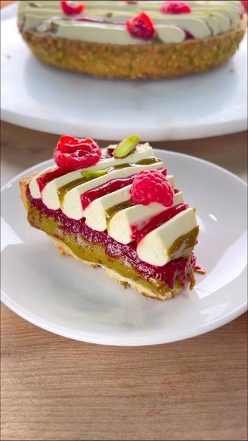 Avenue Cuisine on Instagram: "Délicieuse tarte à la pistache et aux framboises réalisée par @alqahtaninoof ! Composée de sa pâte à sucre aux amandes, crème pistache, praliné pistache, confit de framboise et ganache fouettée pistache 🤤💚❤️ _________ Retrouvez plusieurs matériels & ingrédients de cuisine et de pâtisserie sur notre site www.avenuecuisine.com 📲 __________ #avenuecuisine #pastry #patisserie #pastrychef #dessert #pistache #tarte #framboise #ganache #praliné" Pistachio Tart Recipes, Tarte Fruit, Pistachio Mille Feuille, Raspberry Pistachio Tart, Pistachio Tartelette, Cake Pistache, Macaron Pistache, Dessert Restaurants, Best Sweets