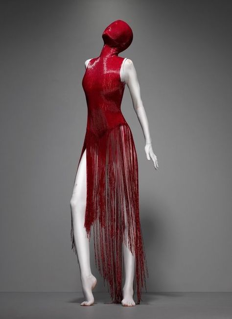 Alexander McQueen Alexander Mcqueen Red Dress, Flesh Fashion, Gore Fashion, Creepy Fashion, Alexander Mcqueen Savage Beauty, Conceptual Fashion, Fashionista Clothes, Fantasy Fashion, Fashion Magazine