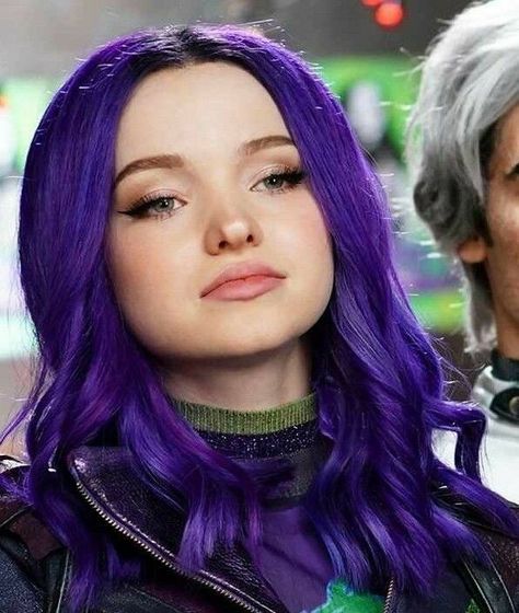 Dove Cameron Descendants, Disney Eye Makeup, Disney Inspired Makeup, Descendants Pictures, Descendants Wicked World, Evie Descendants, Mal Descendants, Descendants 1, Disney Channel Descendants