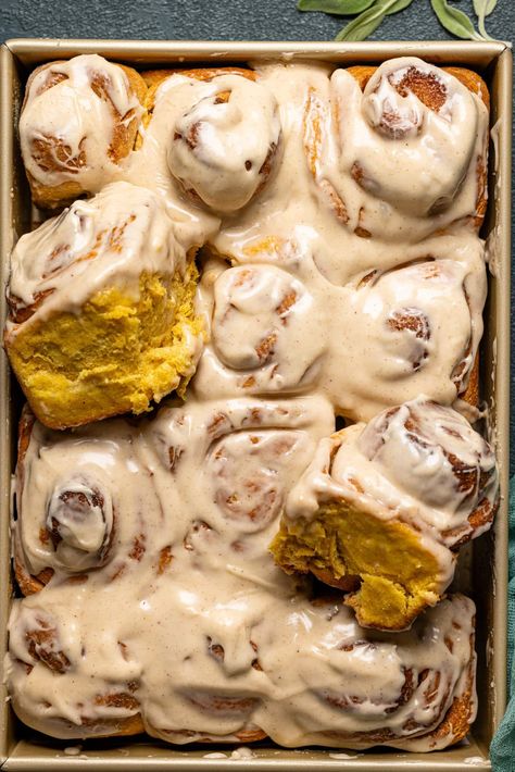 If you're a lover of Fall spices and sweet flavor, then these Homemade Pumpkin Chai Cinnamon Rolls are the best thing you�’ll ever taste! Best Homemade Cinnamon Roll Recipe, Orange Cardamom Cinnamon Rolls, Loopy Whisk Cinnamon Rolls, Fall Cinnamon Desserts, Fresh Pumpkin Recipes Baking, Chai Cinnamon Buns, Cozy Fall Dessert Recipes, Egg Nog Cinnamon Roll, Pumpkin Chai Loaf