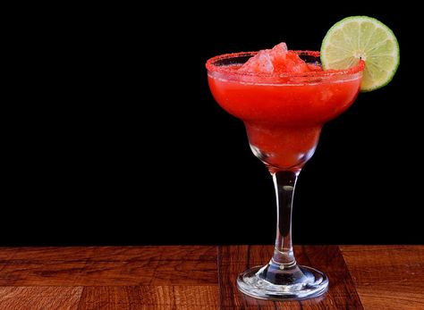 Margarita Machine Recipes, Cranberry Margarita Recipe, Frozen Strawberry Margarita, Strawberry Margarita Recipe, Cranberry Margarita, Wine Slushie, Frozen Strawberry, Perfect Summer Drink, Strawberry Margarita