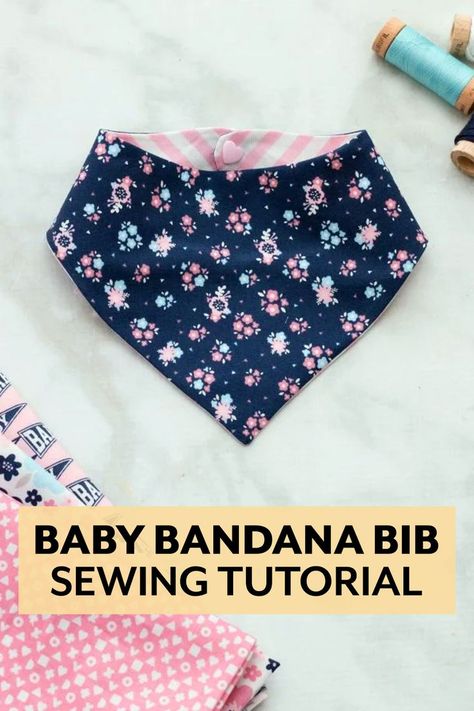 Baby Bandanna Bib tutorial from Sweet Red Poppy Sweet Red Poppy, Bib Tutorial, Baby Band, Free Pdf Sewing Patterns, Diy Sewing Gifts, Easy Patterns, Knitting Baby, Baby Bandana Bibs, Bandana Baby