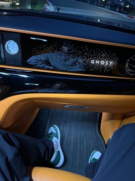 Rolls Royce Aesthetic, Rolls Royce Interior, Rolls Royce Ghost, Millionaire Lifestyle Luxury, Luxury Birthday Gifts, Lets Eat, Luxury Lifestyle Couple, Spaceship Interior, Bike Aesthetic