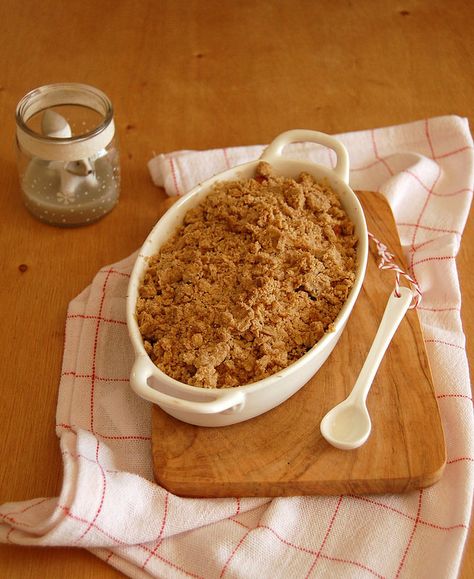 Apple gingerbread crumble / Crumble de maçã e gingerbread Gingerbread Crumble, Kitchen English, Sweet Bakes, Today Is Friday, Fruit Crisp, Recipes Sweet, Easy Homemade Recipes, Crumble Topping, Easy Cooking Recipes