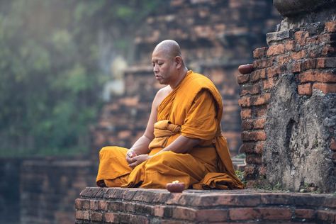 A Simple Mindfulness Strategy That Literally Rewires Your Brain to Let Go of Negativity - The Power of Ideas Monk Meditation, Tibetan Monk, Buddhist Mantra, Vipassana Meditation, Dharamsala, Types Of Meditation, Zen Master, Buddhist Meditation, Zen Buddhism