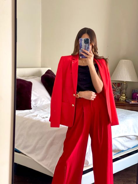 Red Pants Outfit, Stylish Inspiration, Shoes Guide, Color Blocking Outfits, Outfit Red, Formal Outfits, Red Pants, Red Outfit, Formal Outfit