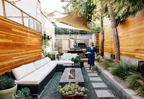 This Backyard Triumphs Over Trouble to Become an Oasis of Calm - Dwell Large Backyard Landscaping, Outdoor Living Rooms, Large Backyard, Backyard Landscape, Backyard Spaces, Modern Backyard, Decks Backyard, Backyard Inspiration, Backyard Retreat