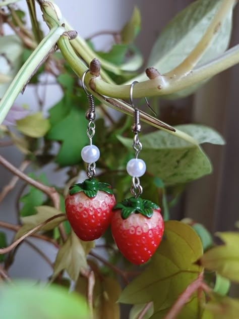 Cottagecore strawberry earrings Strawberry Earrings Aesthetic, Cottagecore Style Guide, Strawberry Vibes, Francesca Core, Strawberry Accessories, Cottagecore Strawberry, Cottagecore Aesthetic Fashion, Strawberry Shortcake Outfits, Earrings Strawberry