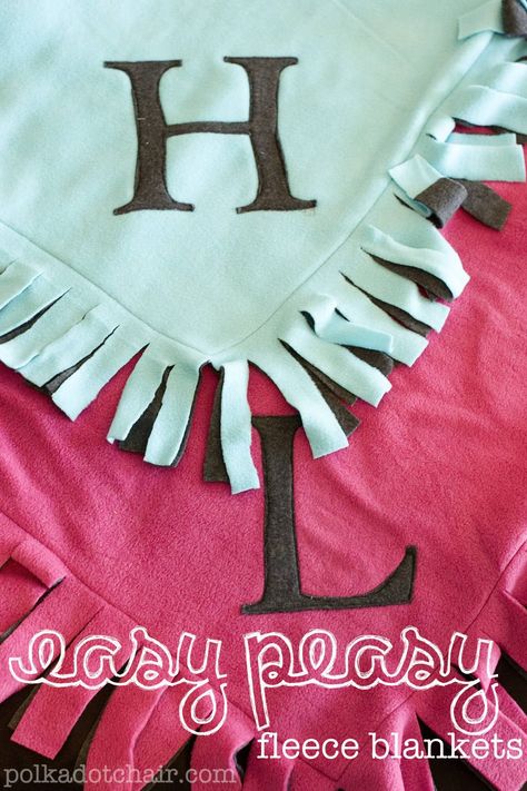 Easy Peasy Fleece Blanket Tutorial- The Polkadot Chair Beginner Sewing Projects, Fleece Projects, Blanket Tutorial, Sewing Fleece, Beginner Sewing, Sewing Tutorials Free, Beginner Sewing Projects Easy, Diy Mothers Day Gifts, Mother's Day Diy