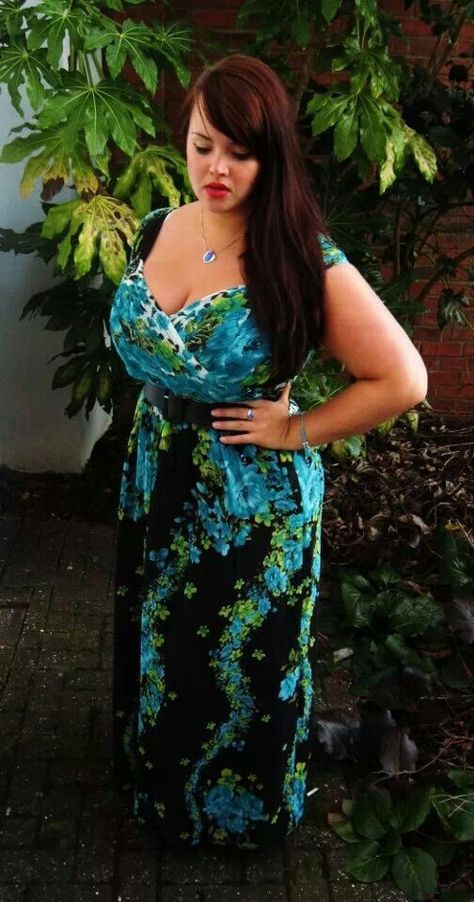 Maxi dress plus size Georgina Horne, Maxi Dress Plus Size, Into The Blue, Curvy Style, Big Girl Fashion, Plus Size Maxi Dresses, Big Girl, Dress Plus Size, Curvy Fashion