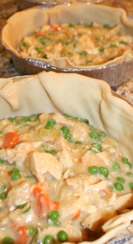 Homemade Chicken Pot Pie ~ Make Ahead and Freezable Delicious Comfort Food... A healthier, homemade version - This recipe includes instructions for making and baking right away or making ahead and freezing and baking later. Homemade Chicken Pot Pie, Freezer Dinners, Crockpot Freezer Meals, Freezable Meals, Make Ahead Freezer Meals, Freezer Food, Freezer Recipes, Easy Freezer Meals, Freezer Meal Prep