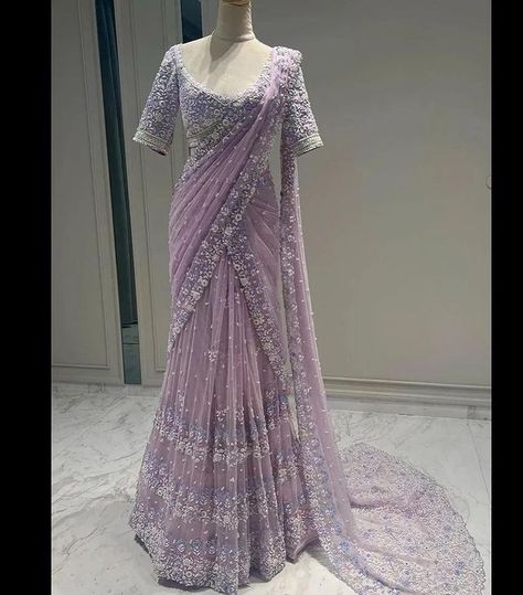 Indian Outfit For Women, Indian Saree Wedding, Saree Party Wear, Saree Traditional, Desi Outfits, Saree Bollywood, Sari Design, Pearl Work, Bridesmaid Saree