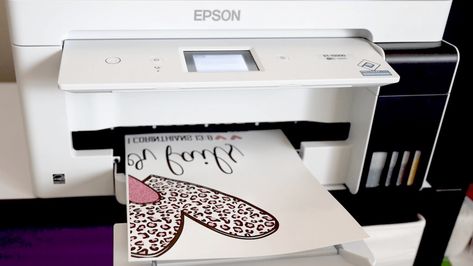 How To Design Sublimation Images, Cricut Projects Easy, Sublimation Gifts, Sublimation Ideas Projects Inspiration, Graphic Design Programs, Pen Diy, Projets Cricut, Big Design, Sublime Shirt