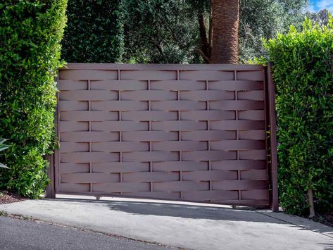 weave patterned aluminum driveway gate Front House Gate, Basket Weave Fence, Gate And Fence Ideas, Aluminum Driveway Gates, Porch Gate, Gate Wall Design, Gate Designs Modern, Gate Decoration, Glass Fence